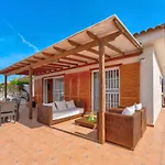 с бассейном и видом на океан в Callao Salvaje. كالاو سالفاجي