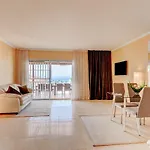 с бассейном и видом на океан в Callao Salvaje. *