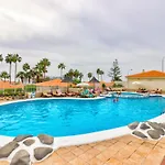 с бассейном и видом на океан в Callao Salvaje. بيت للعطل