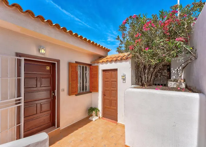 с бассейном и видом на океан в Callao Salvaje. Hébergement de vacances Callao Salvaje