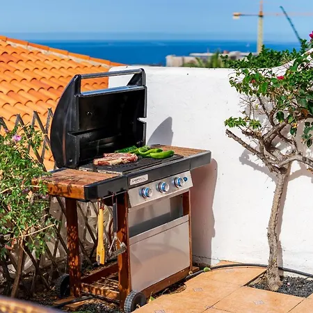 с бассейном и видом на океан в Callao Salvaje. Tatil Evi