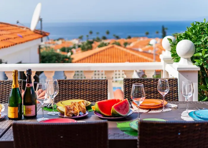 с бассейном и видом на океан в Callao Salvaje. * Callao Salvaje