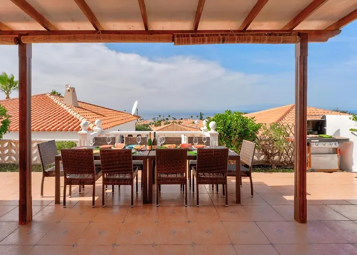 с бассейном и видом на океан в Callao Salvaje. * Callao Salvaje