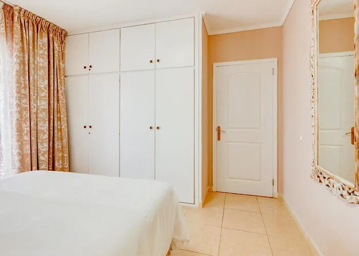 Tatil Evi с бассейном и видом на океан в Callao Salvaje. *