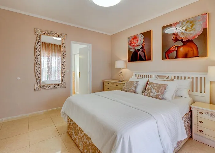 с бассейном и видом на океан в Callao Salvaje. * Callao Salvaje