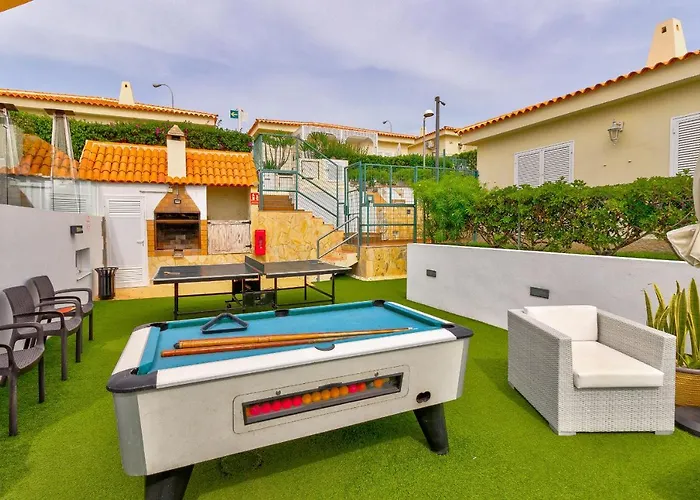 с бассейном и видом на океан в Callao Salvaje. *