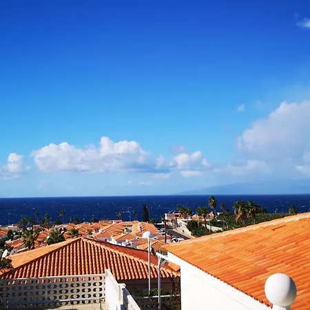 Holiday home с бассейном и видом на океан в Callao Salvaje. Callao Salvaje