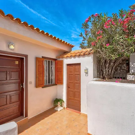 с бассейном и видом на океан в Callao Salvaje. Holiday home Callao Salvaje