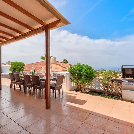 с бассейном и видом на океан в Callao Salvaje. Holiday home Callao Salvaje