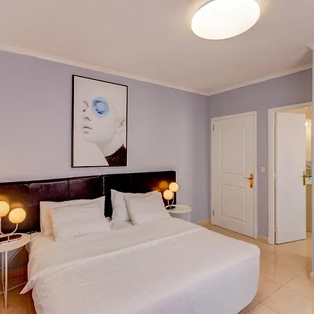 Holiday home с бассейном и видом на океан в Callao Salvaje. *