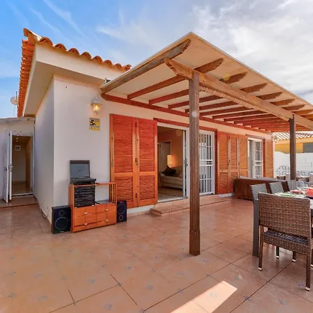 с бассейном и видом на океан в Callao Salvaje. Holiday home *