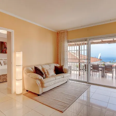 с бассейном и видом на океан в Callao Salvaje. Holiday home