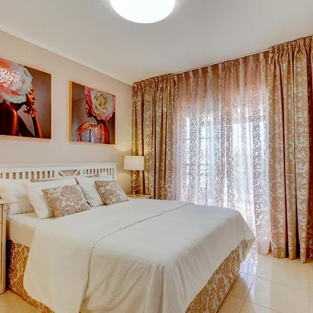 с бассейном и видом на океан в Callao Salvaje. Holiday home Callao Salvaje